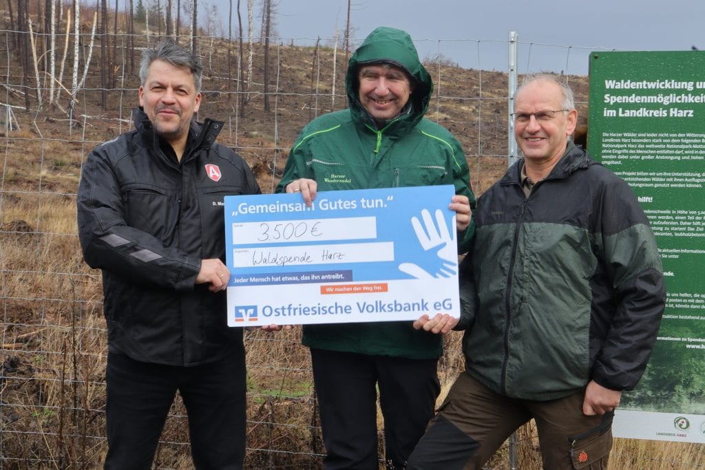 Spendenübergabe für Waldaufforstung im Harz
