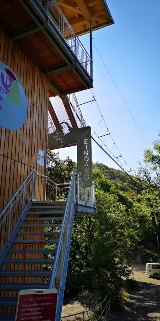 Eingang zur Hängebrücke im Harz